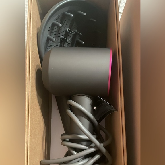 Dyson Supersonic Hairdryer - Picture 3 of 3